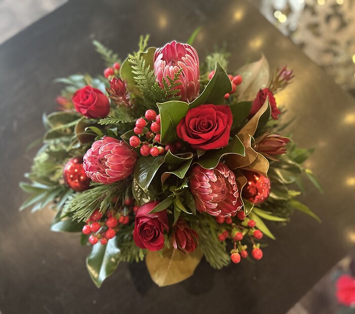 Magnolia Christmas Round Centerpiece