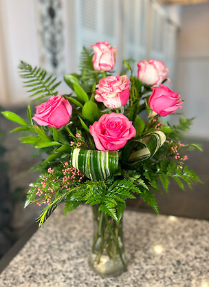 1/2 Dozen Hot Pink Roses Mix